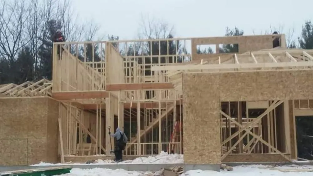 Licensed shingle roofing service in Pullman, MI - Ruviras RR costruction