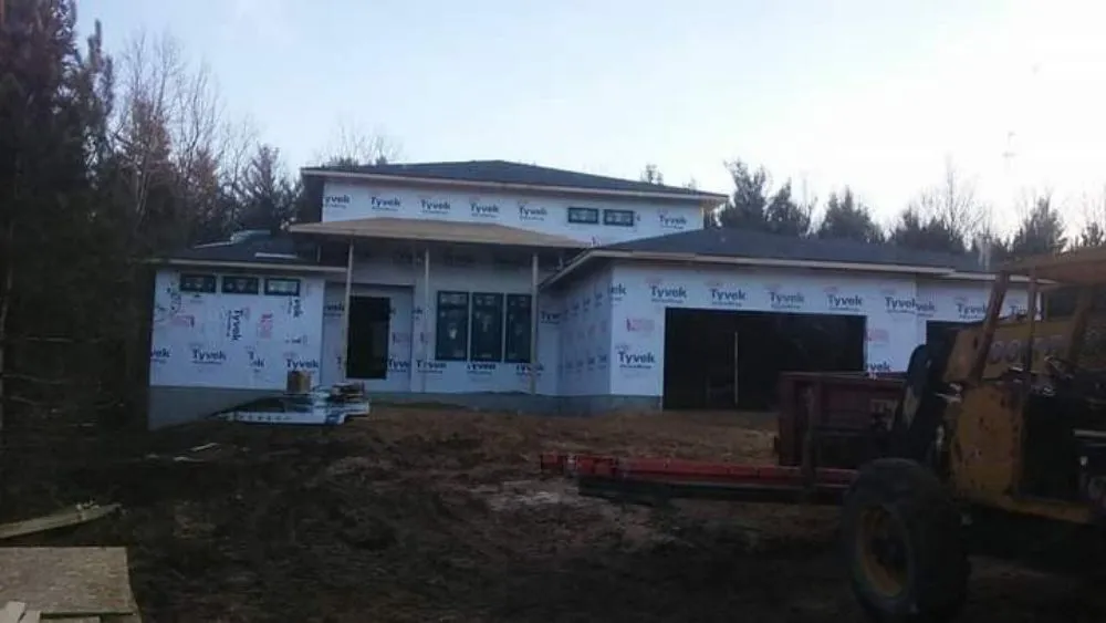 Expert residential roofing service in Pullman, MI by Ruviras RR costruction