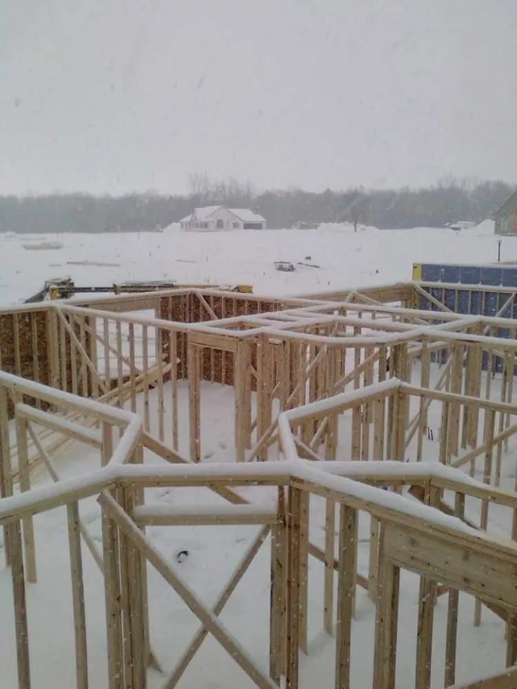 Top-rated roof installation in Pullman, MI by Ruviras RR costruction