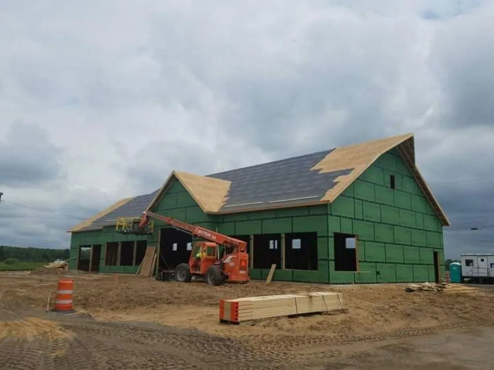 Licensed residential roofing service in Pullman, MI by Ruviras RR costruction