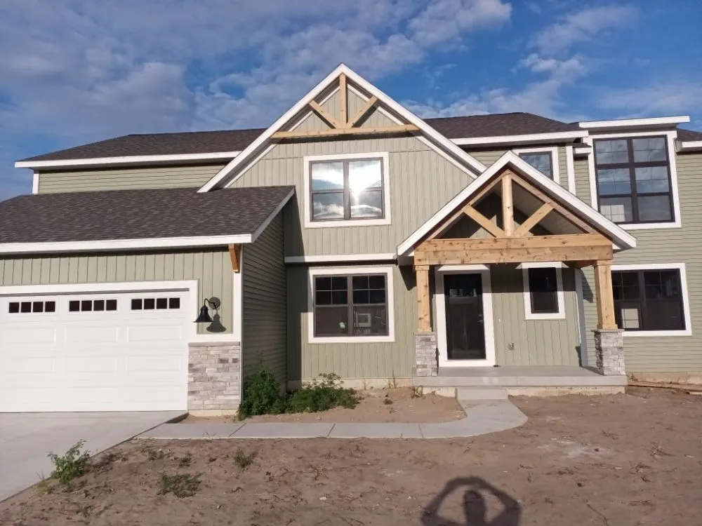 Professional roof replacement near you in Pullman, MI by Ruviras RR costruction