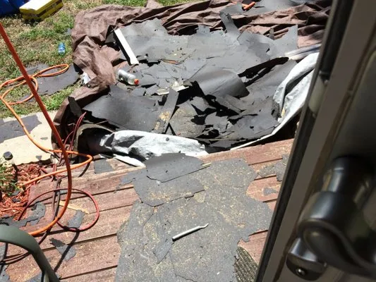 R&W Roofing Contractors Logo