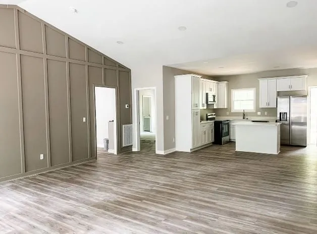 Slide of S & R General Contracting