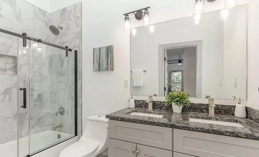 Slide of S & R General Contracting