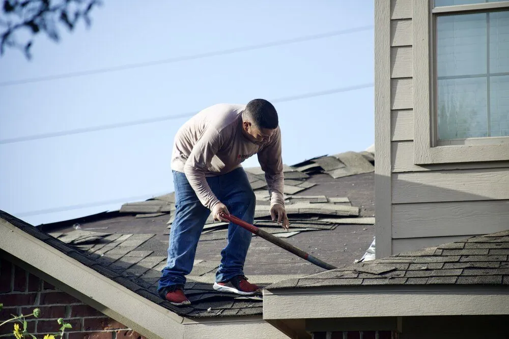 Licensed roof repair experts serving Mount Laurel Township, NJ - Safeguard Roofing