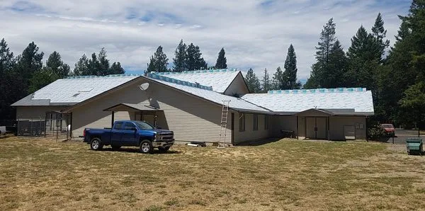 Sage construction & roofing Logo