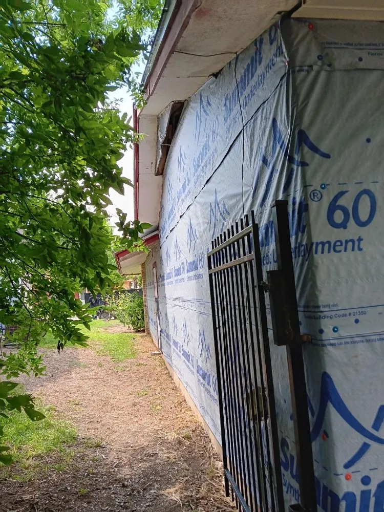 Slide of Saldana's Roofing