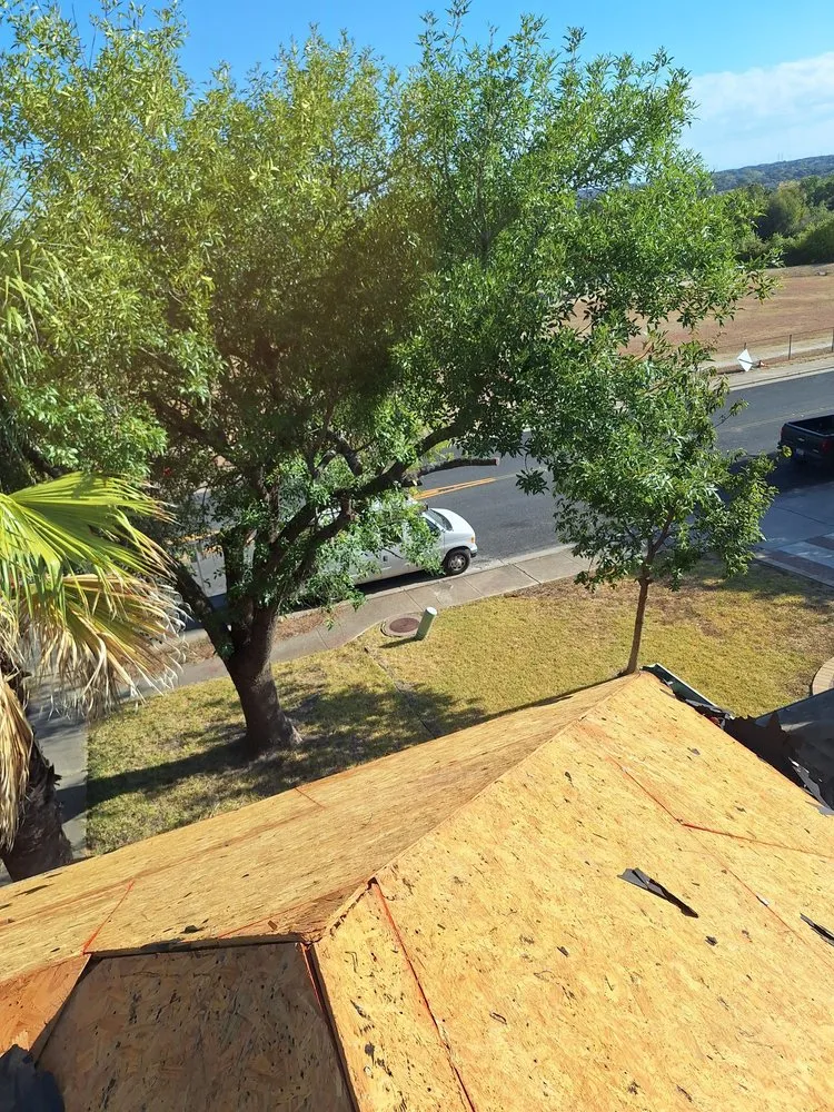 Slide of Saldana's Roofing