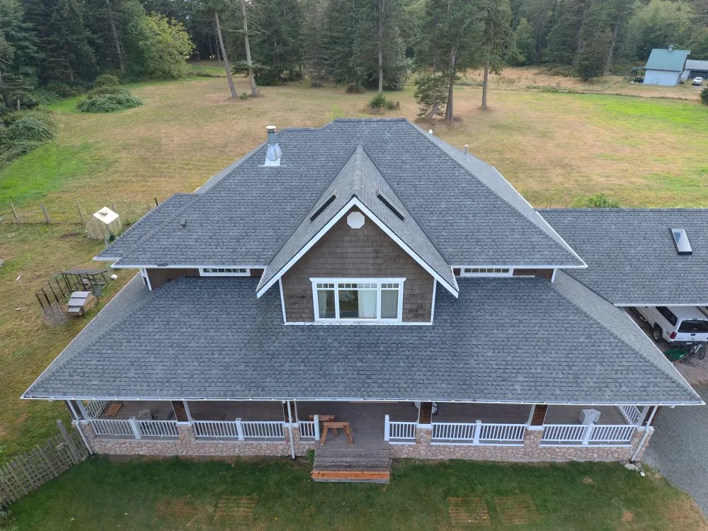 Emergency roof repair experts serving Eastsound, WA - Salina's Construction