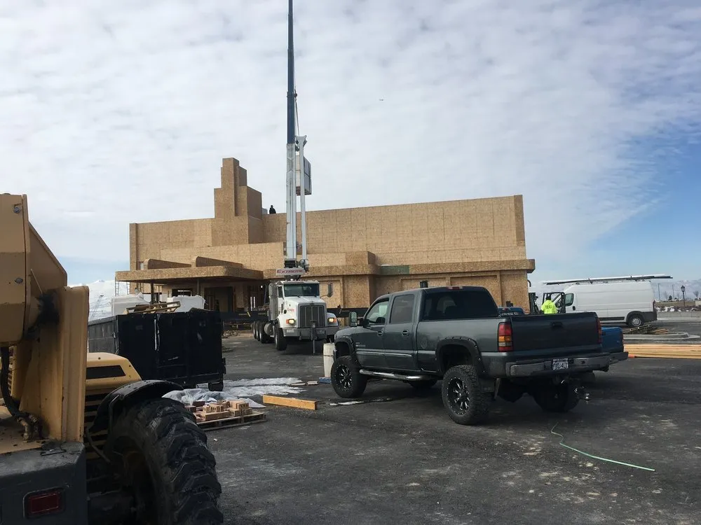 Slide of Salty Peaks RV Repair and Restoration