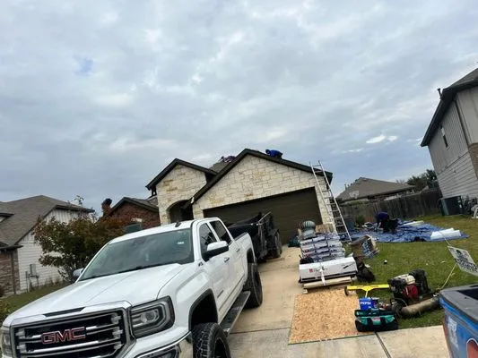 Salvador Roofing Service Logo