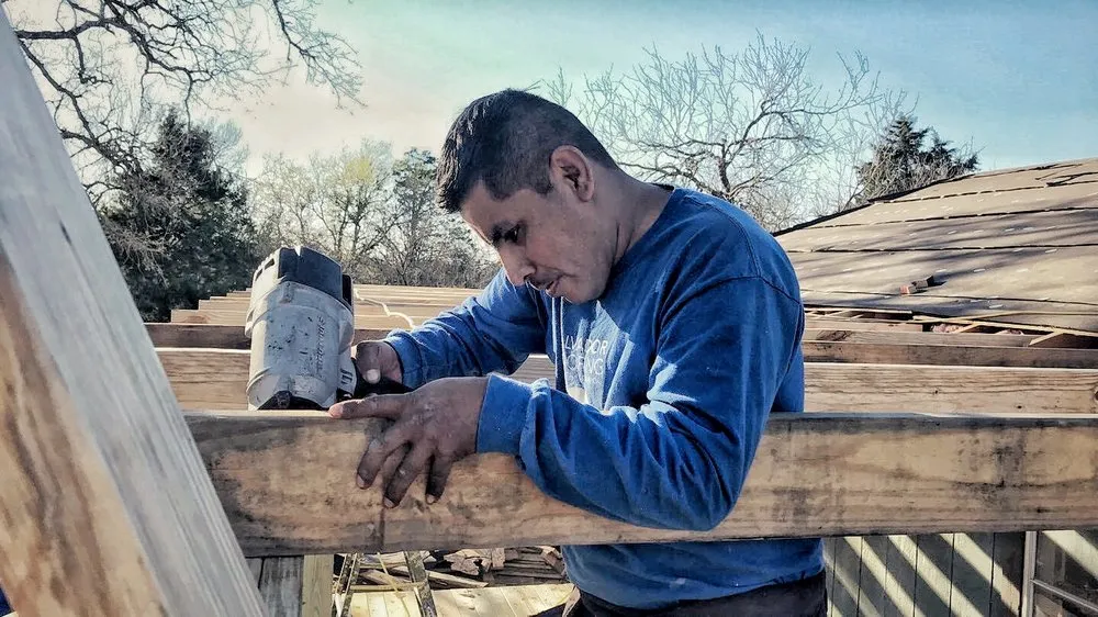 Slide of Salvador Roofing Services