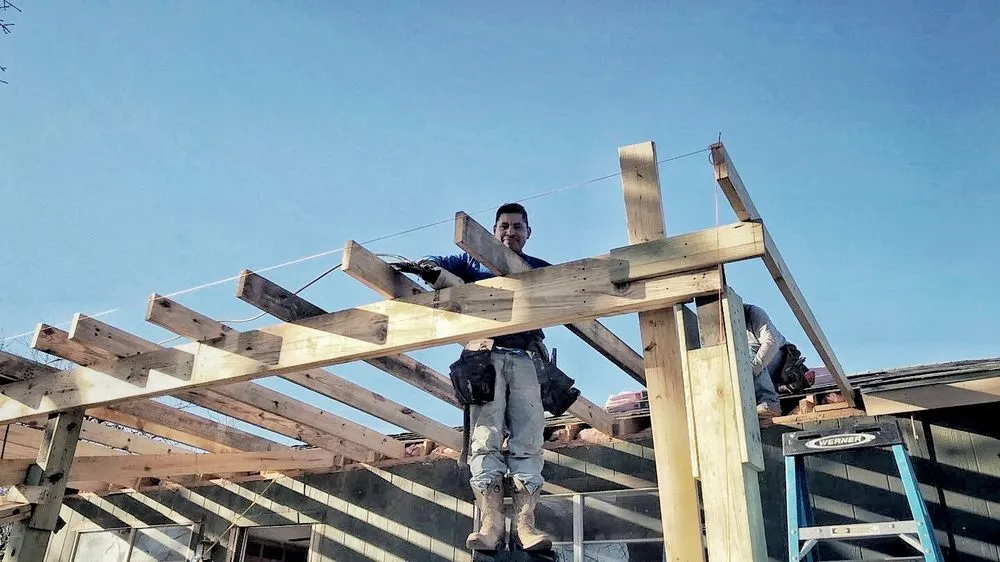 Slide of Salvador Roofing Services