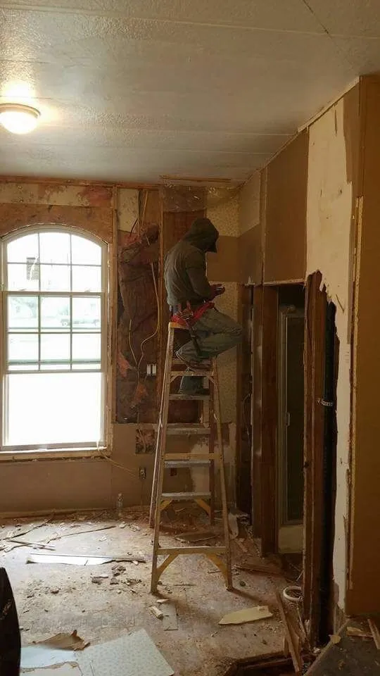 Slide of Salvador Roofing Services