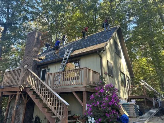 Sammy Waugh roofing Logo