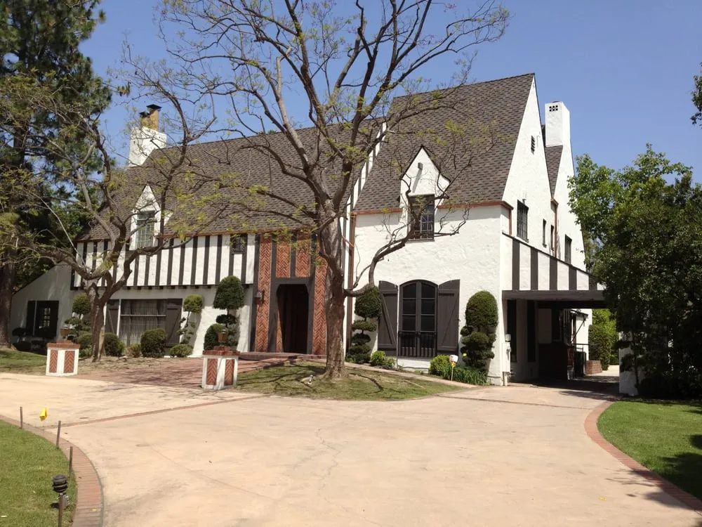 Slide of Santiago Roofing