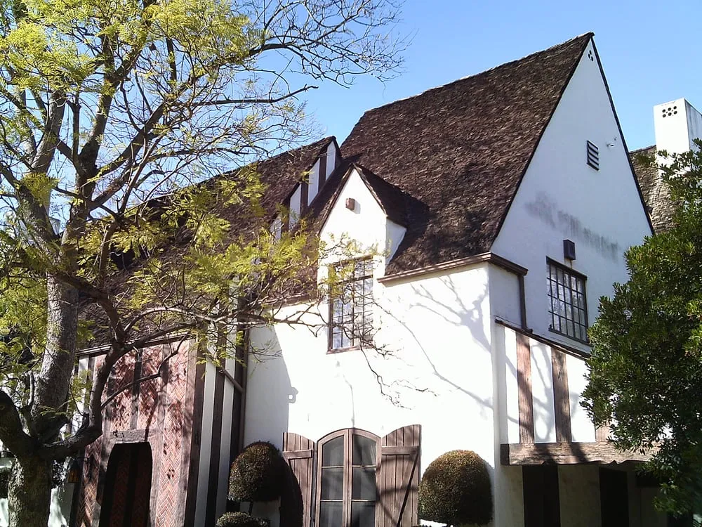 Slide of Santiago Roofing