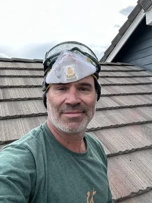 Sapphire Roofing Logo