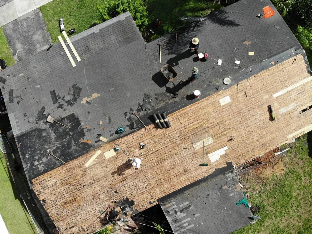 Slide of Saravia Painting & Roofing