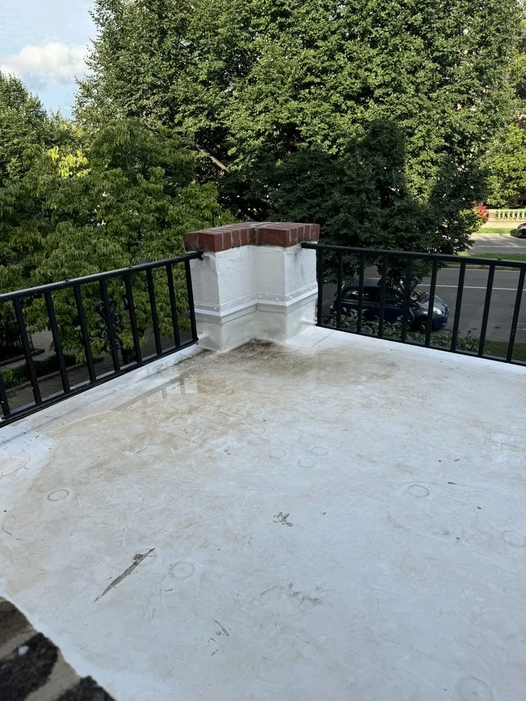 Slide of Saunders Roofing