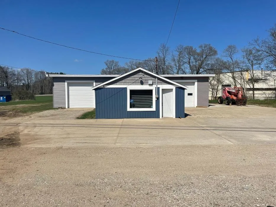 Slide of Saylor Builders