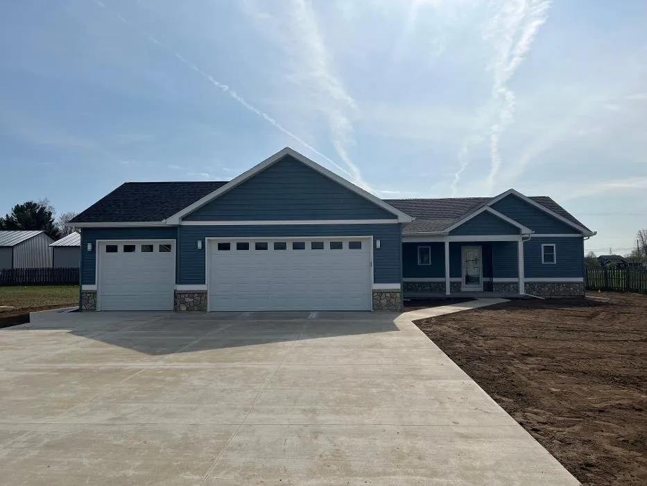 Slide of Saylor Builders