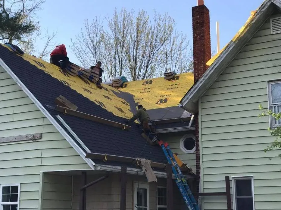 Slide of Saylor Builders