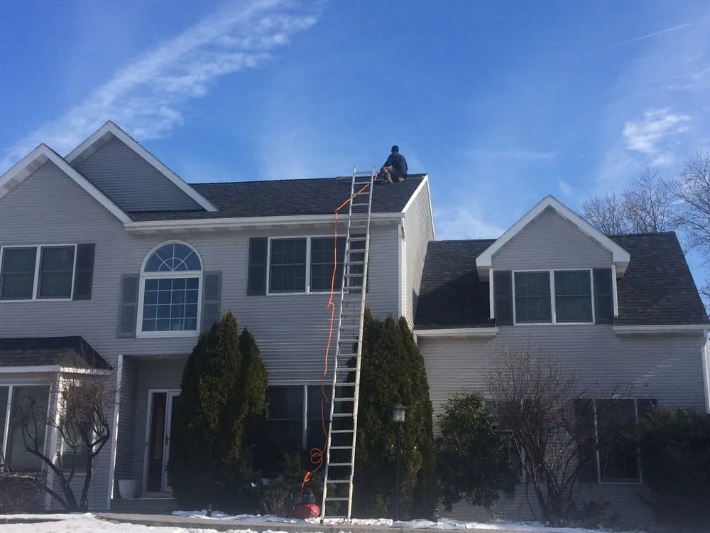 Licensed roof leak repair in Slingerlands, NY - Schaming Construction