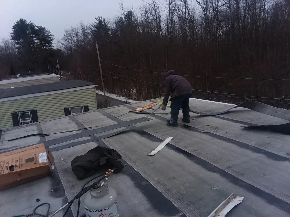 Top-rated roof leak repair in Slingerlands, NY by Schaming Construction