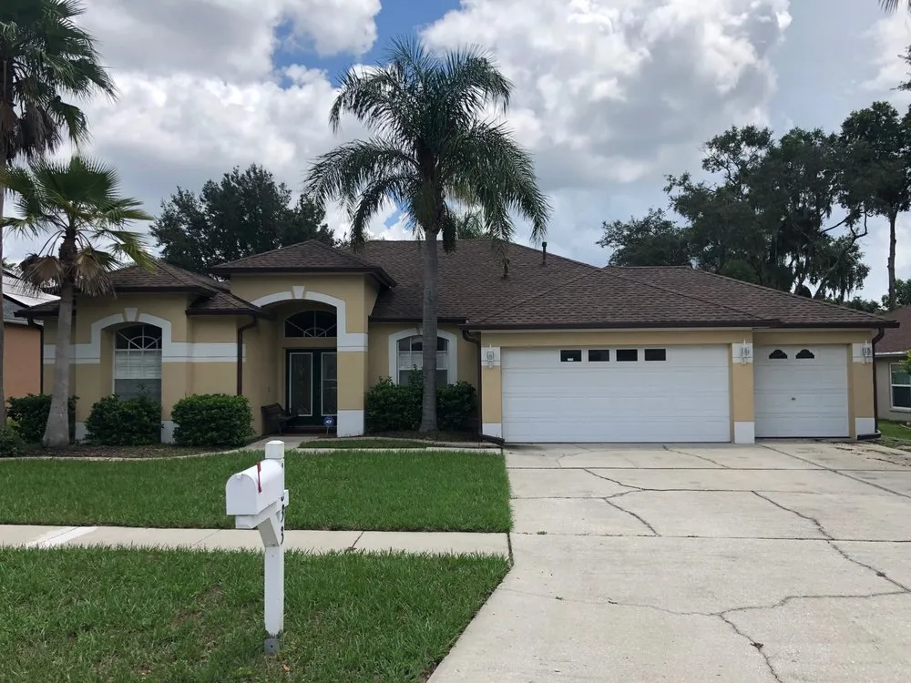 Licensed roof repair for fast service in Sorrento, FL by SCM Roofing