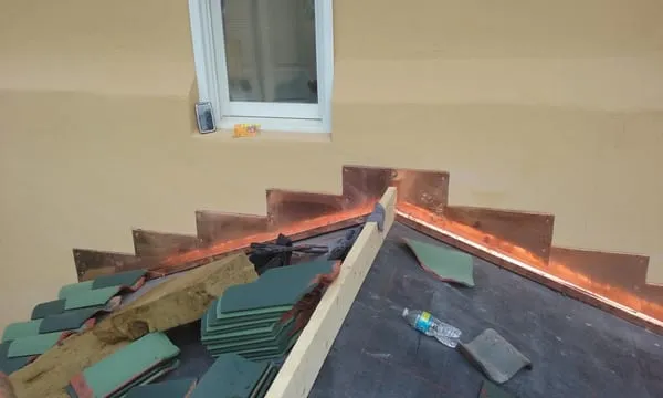 Scott Morrow Slate & Tile Roofing Logo