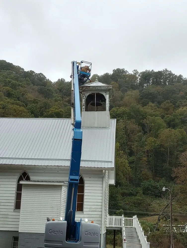 Top-rated residential roofing service in War, WV - Scotties Roofing