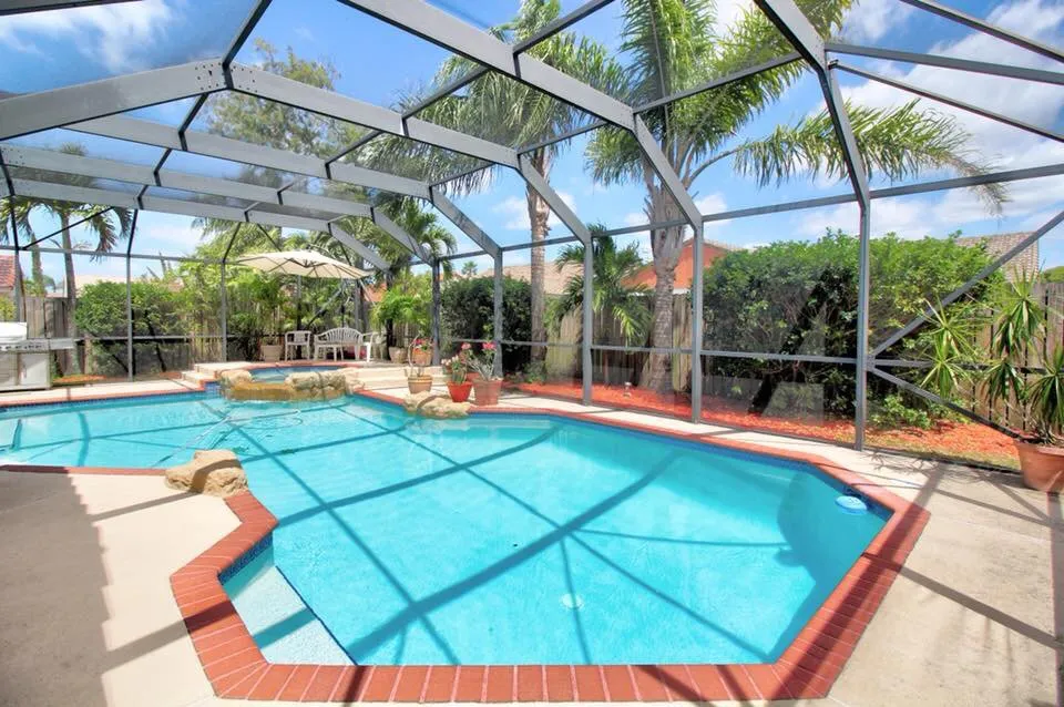 Slide of Screen in Miami