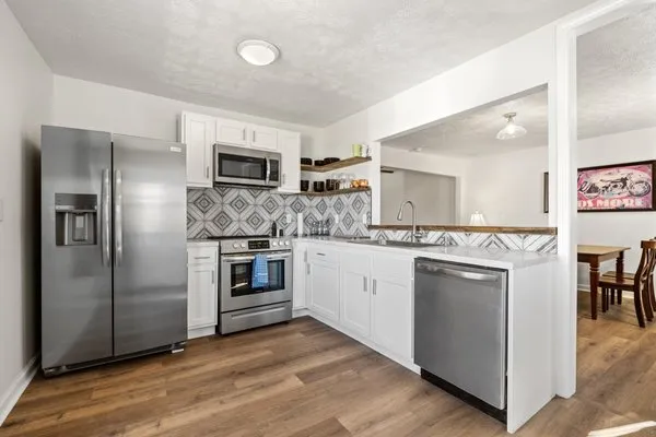 Scruffy City Construction & Service Company Logo