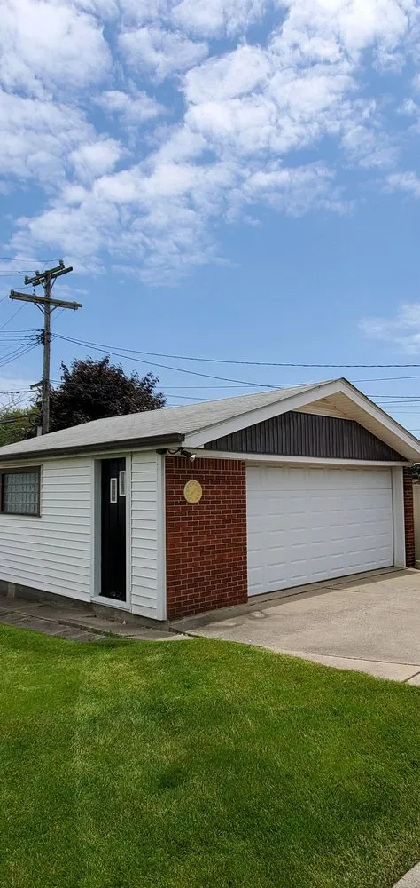 Top-rated residential roofing service in Shelby Twp, MI by Seal-Rite Roofing & Siding
