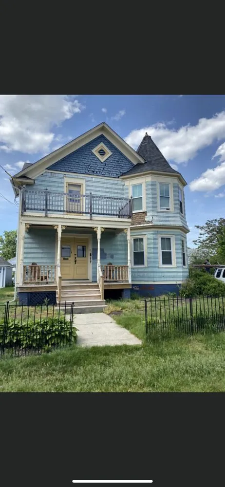 Slide of Seamless Gutter & Professional Painting