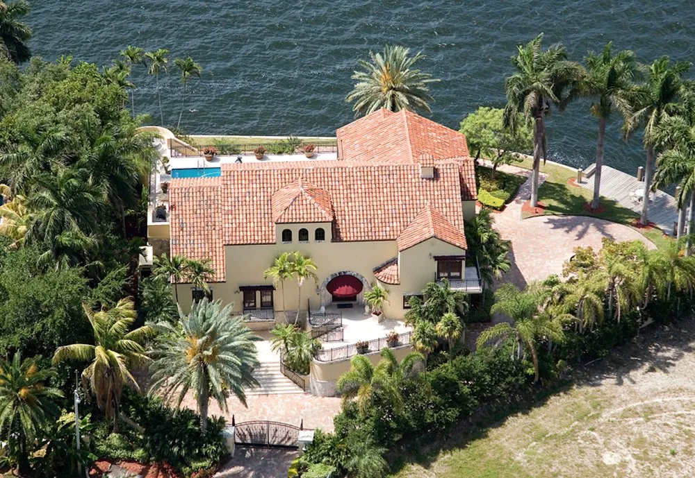 Slide of Sean Lilly Roofing