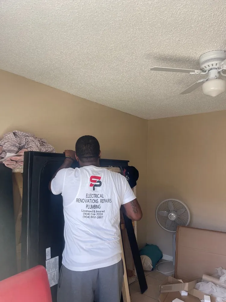 Emergency residential roofing service for residential properties in PT ORANGE, FL by Semi Provision