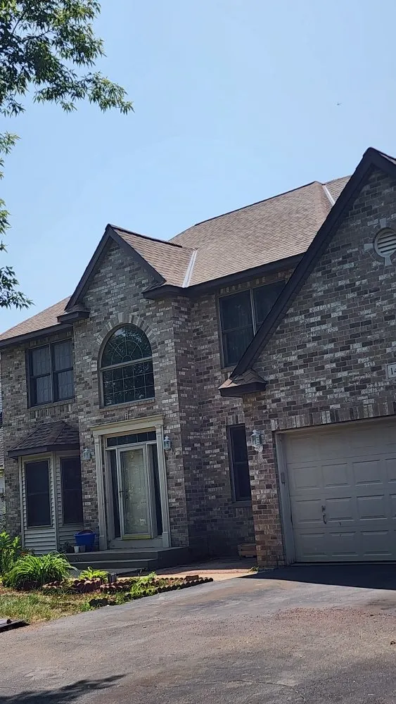 Local shingle roofing service in Hilltop, MN - Seus Guaman