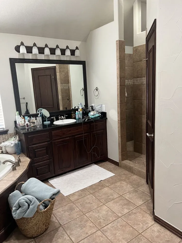 Slide of SH Contractors & Real Estate