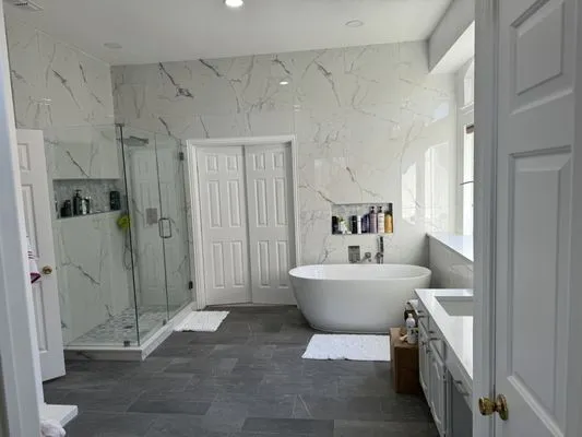 SH Contractors & Real Estate Logo