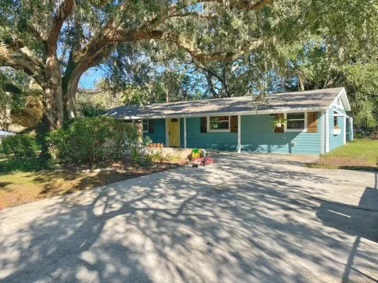 Shae Design and Investments Logo