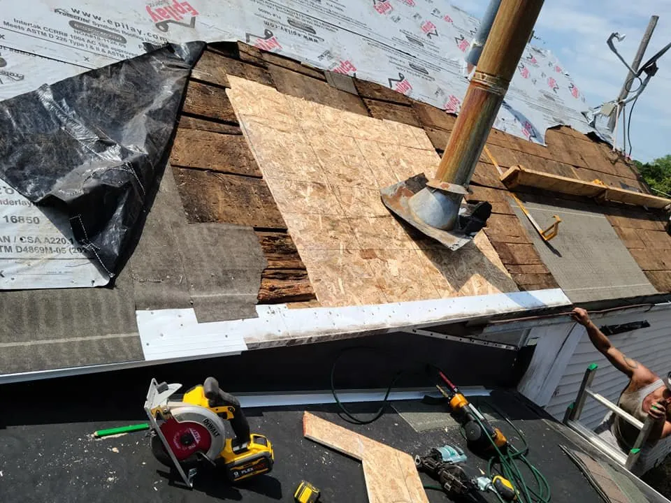 Top-rated shingle roofing service experts serving Benton, WI - Shinglers Roofing
