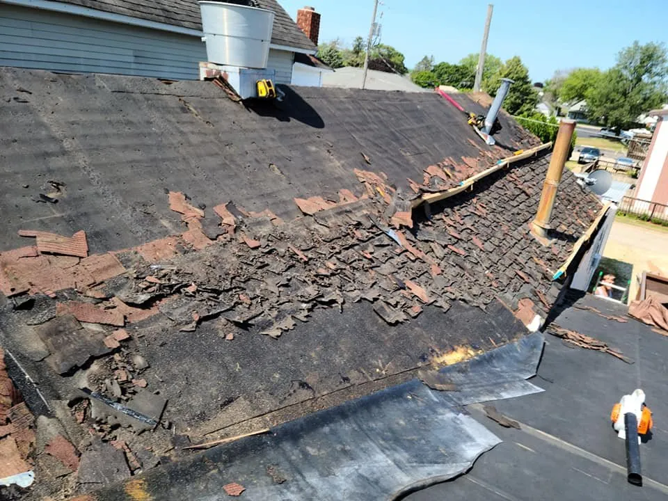 Emergency residential roofing service experts serving Benton, WI - Shinglers Roofing