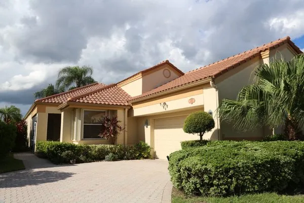 Signature Restorations Logo