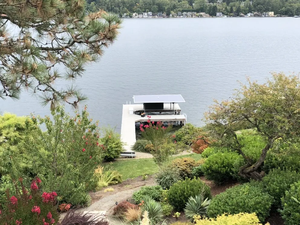 Slide of Sigua Roofing