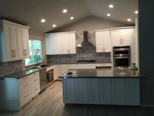 Silver Lining Construction Logo