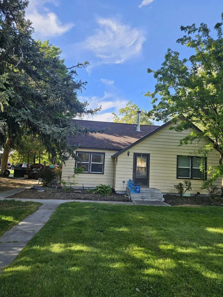 Slide of Silverline Roofing