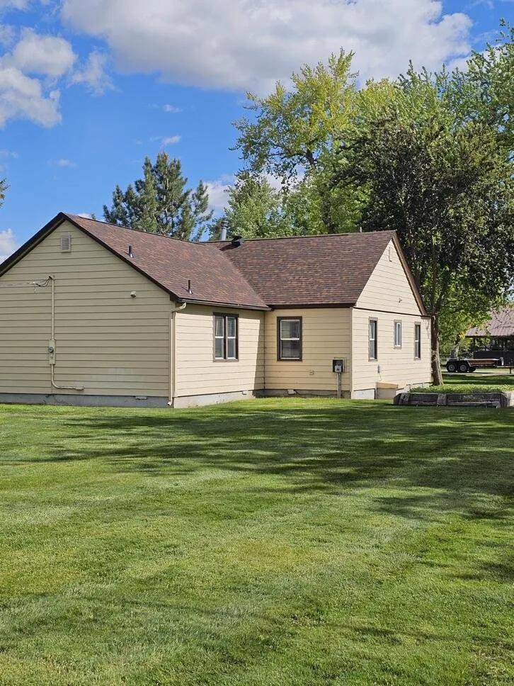 Slide of Silverline Roofing