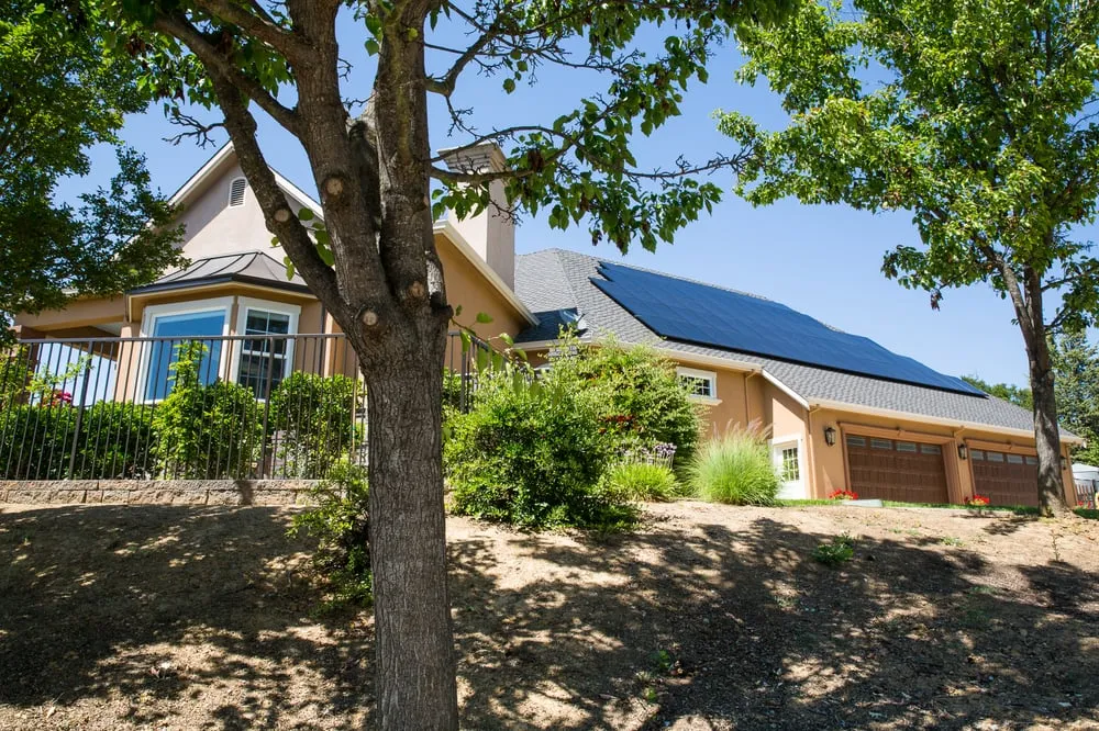 Slide of Simmitri Solar